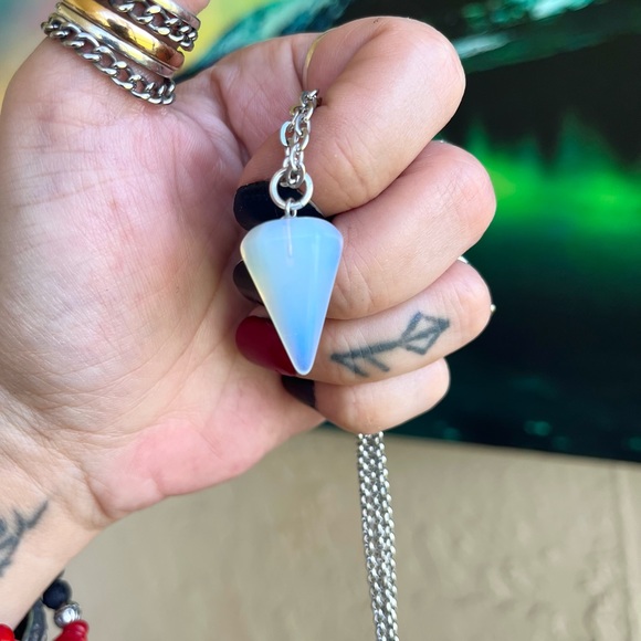 Handmade maille steel choker necklace with iridescent opalite pendulum charm . - Picture 8 of 12